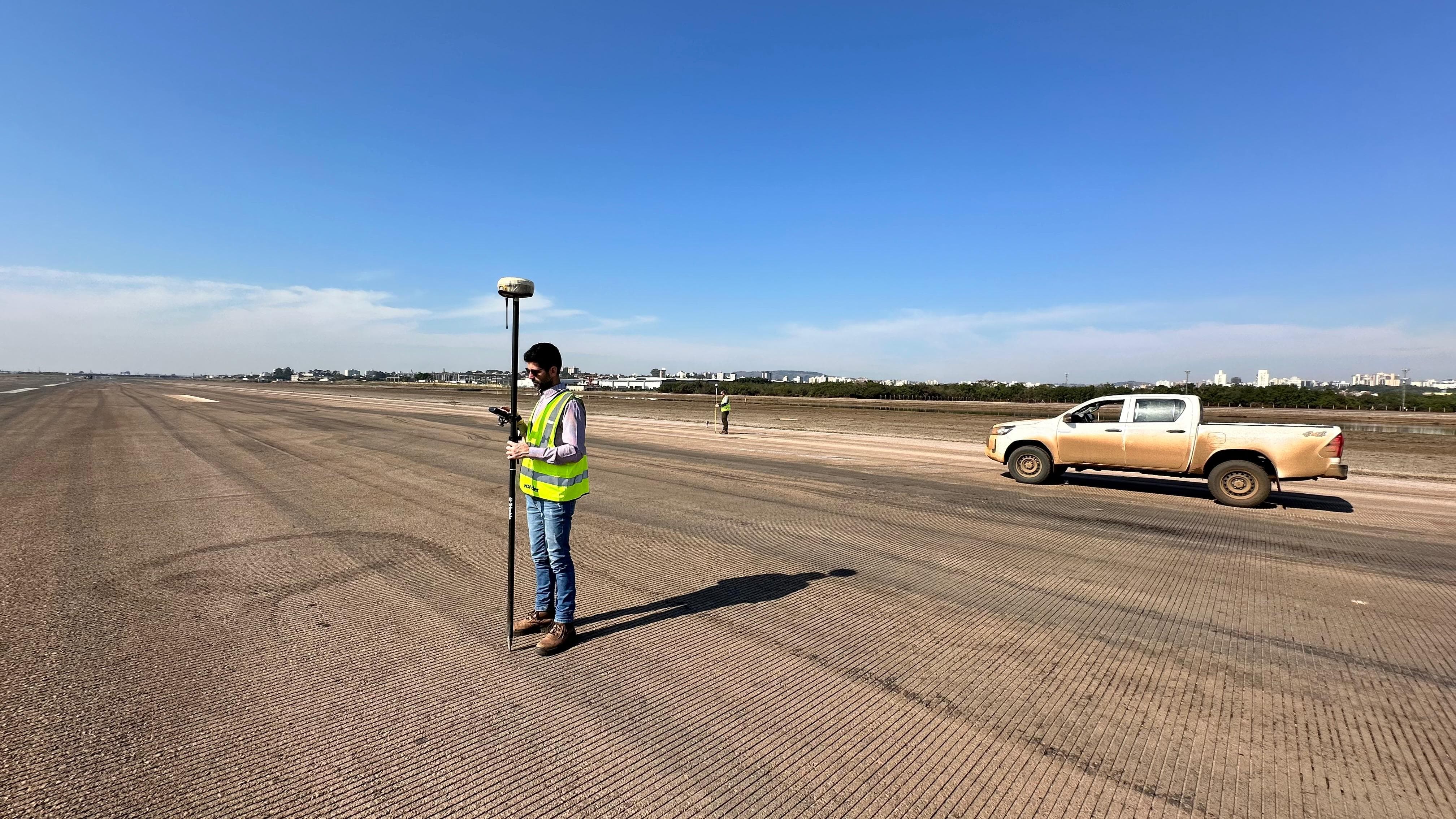 A pista do aeroporto de Porto Alegre ficou submersa por 23 dias
